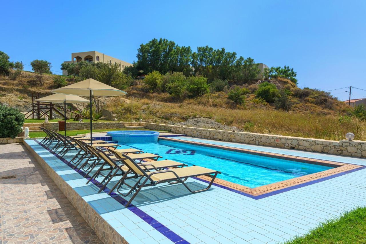 Anthos Apartments Плакиас Екстериор снимка