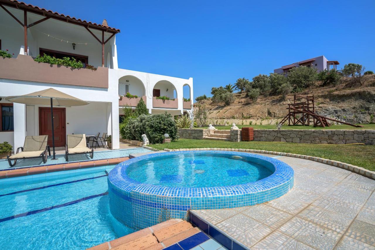 Anthos Apartments Плакиас Екстериор снимка