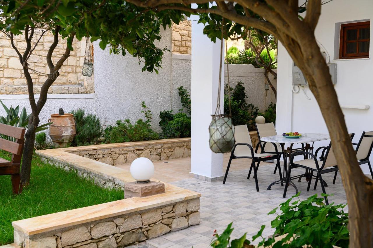 Anthos Apartments Плакиас Екстериор снимка