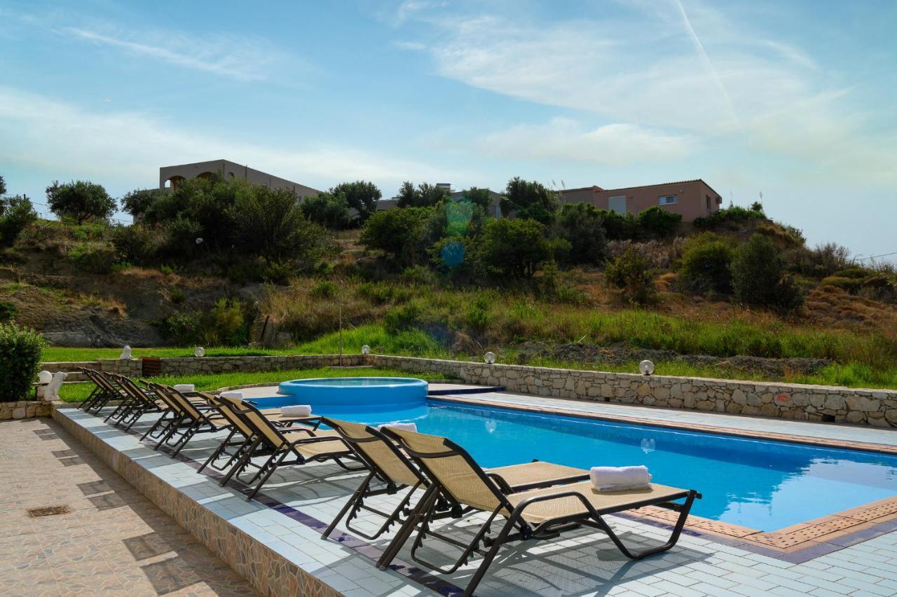 Anthos Apartments Плакиас Екстериор снимка