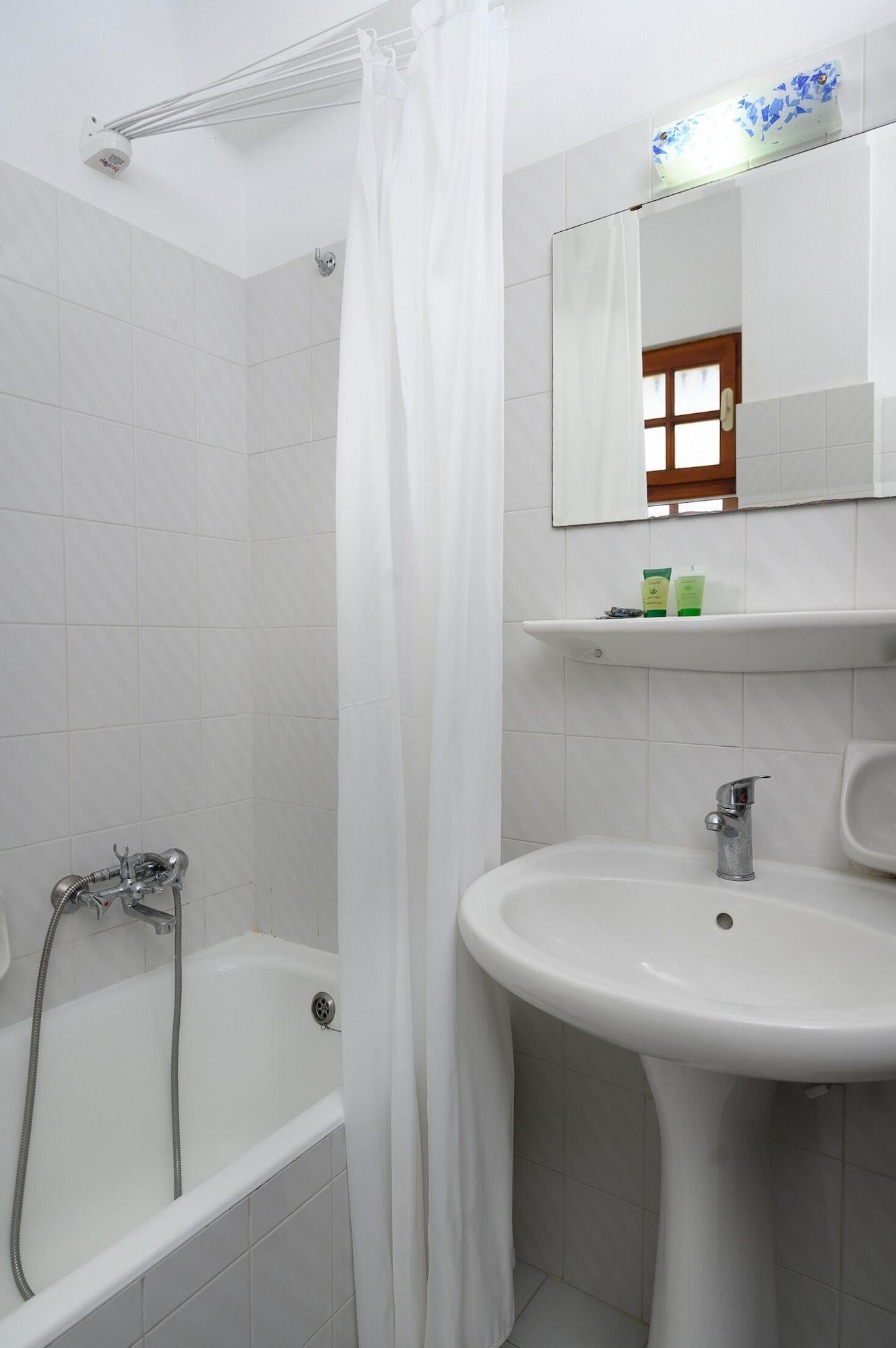 Anthos Apartments Плакиас Екстериор снимка