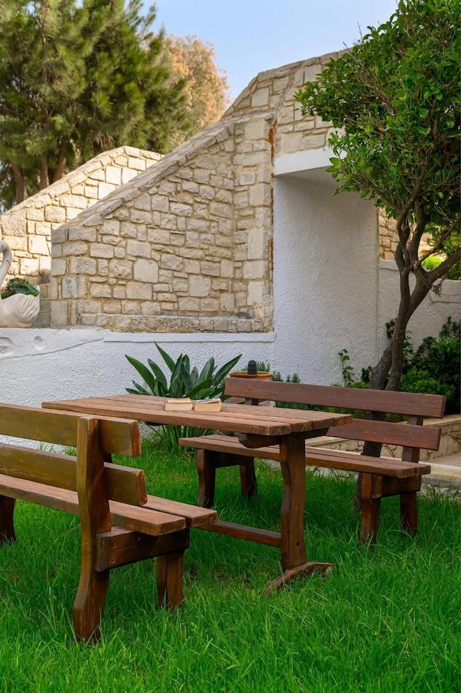 Anthos Apartments Плакиас Екстериор снимка
