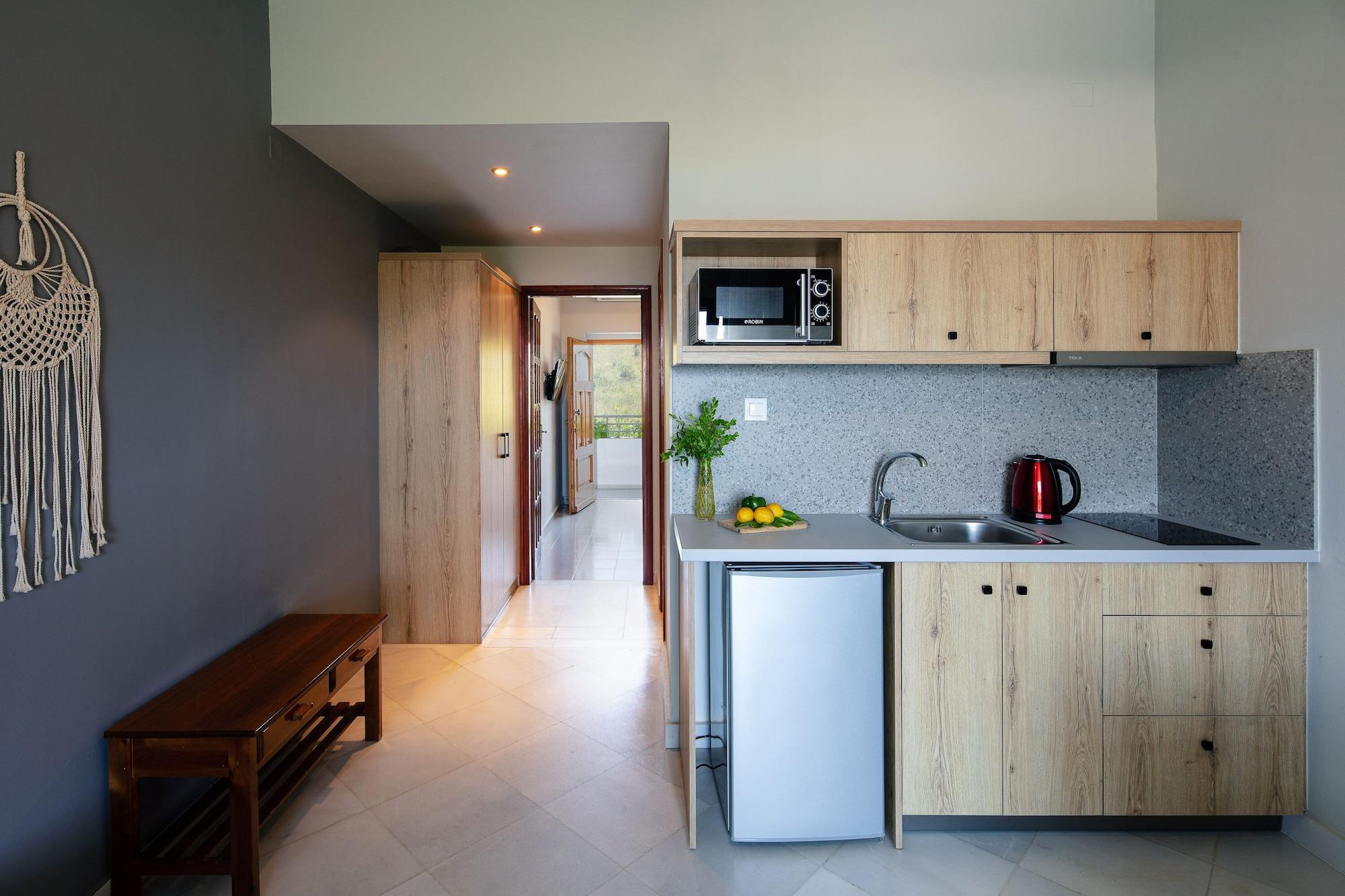 Anthos Apartments Плакиас Екстериор снимка